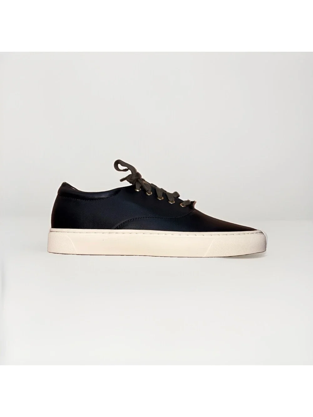 Nisolo Men’s 8.5 Black Leather Low Top Lace Up Casual Sneakers White Sole